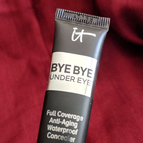 It Cosmetics Bye Bye Undereye Concealer - Picture 4 of 4